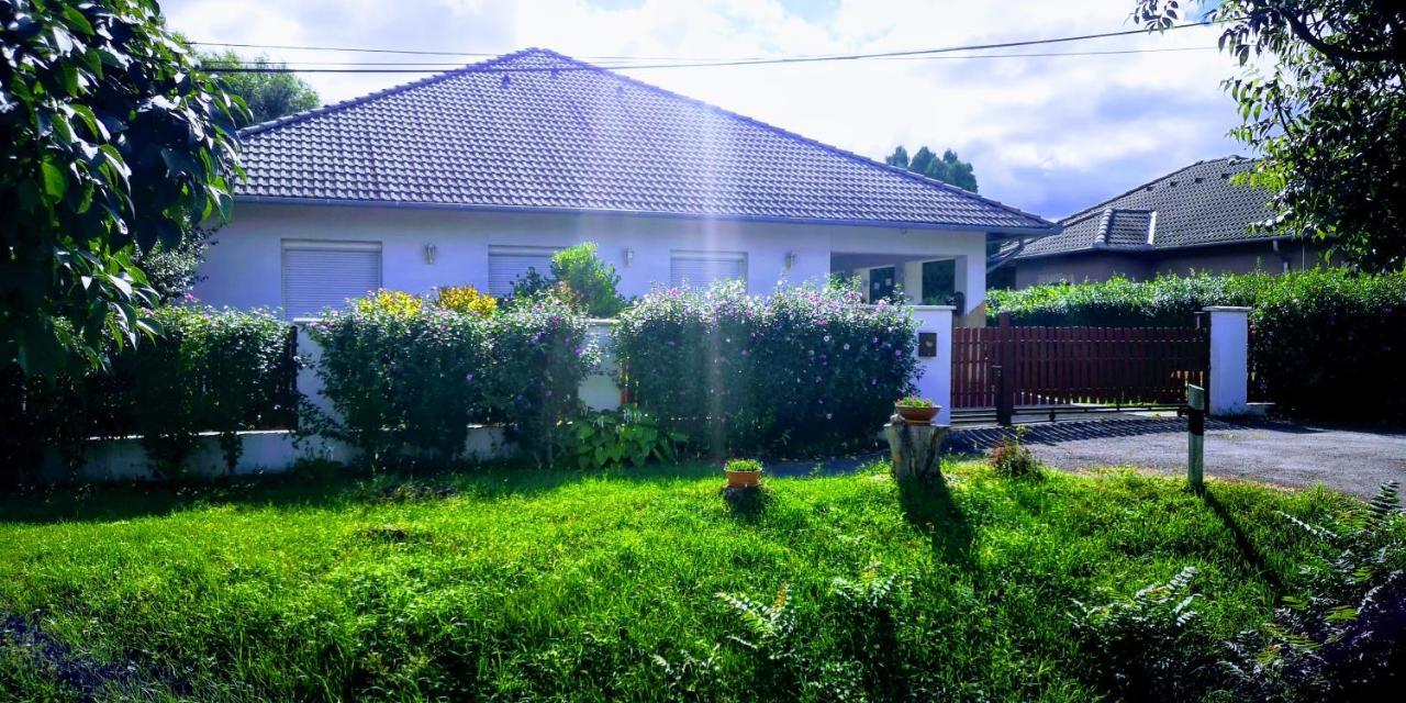 Árvalányhaj Home Apartman Herceghalom Esterno foto